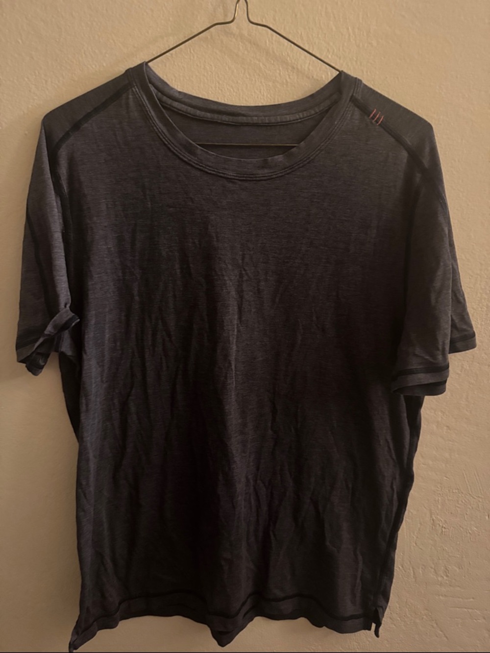 lululemon athletica Men's Charcoal Crew Neck Short Sleeve Tee